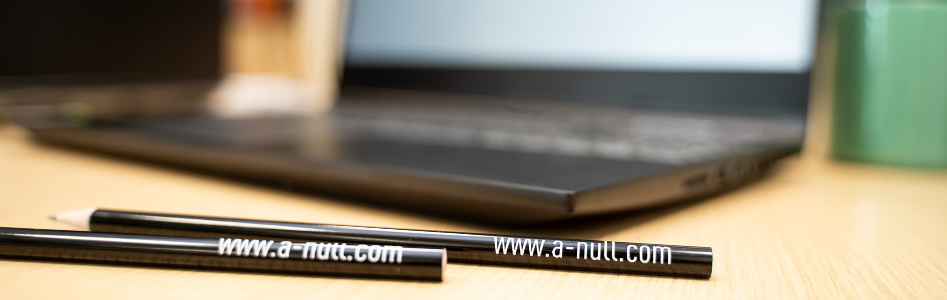 Laptop mit A-NUll-Bleistifte